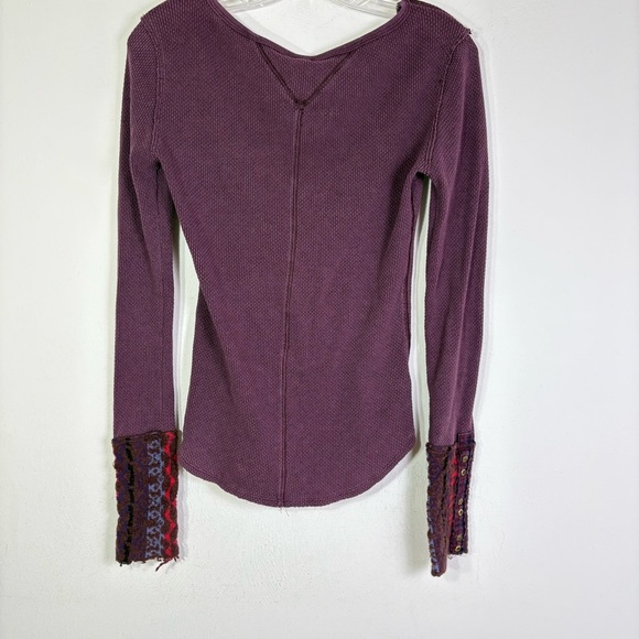 FREE PEOPLE Art School embroidered thermal waffle top v-neck S - Picture 12 of 13